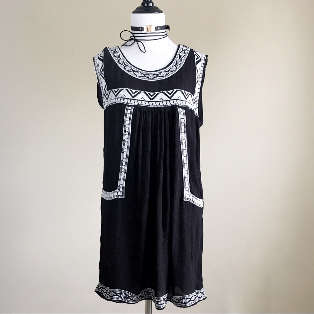 Forever 21 Black Tribal Boho Embroidered Tunic Top